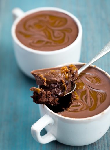 mug cake recipe, easy mug cake, microwave desserts, single-serving cake, chocolate mug cake, vanilla mug cake, quick desserts, dessert in a mug, instant cake, microwave baking, 5-minute cake, sweet treats, quick snacks