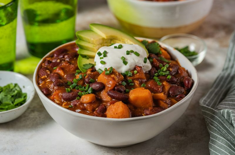 chicken chili recipe, healthy chili, easy chili recipes, comfort food, protein-packed meals, one-pot meals, weeknight dinner, spicy chicken chili, gluten-free recipes, family-friendly meals, meal prep ideas, Mexican-inspired recipes