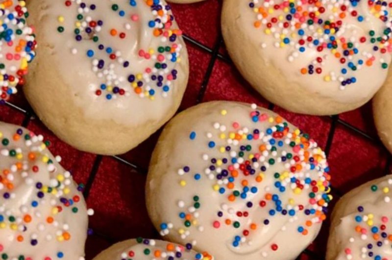 authentic italian christmas cookies recipe cakey anise flavored treats with sweet sugar glaze