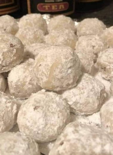buttery pecan snowball cookies melt in your mouth holiday treats