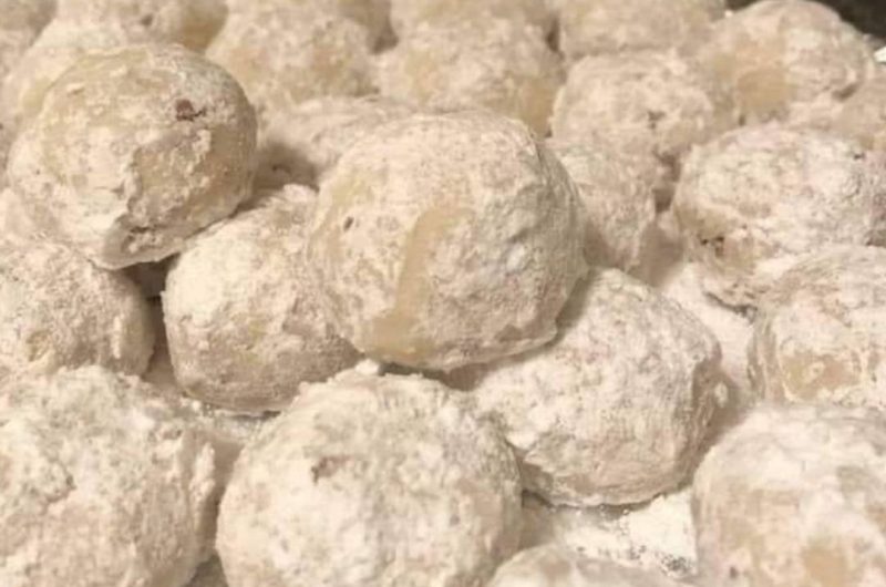 buttery pecan snowball cookies melt in your mouth holiday treats