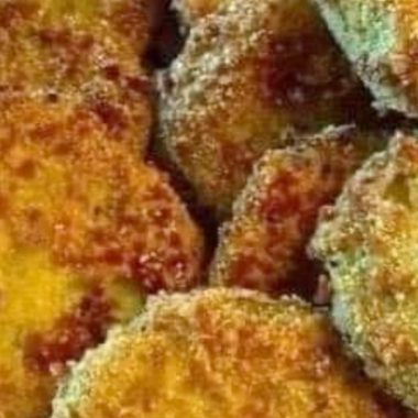 crispy southern fried green tomatoes with spicy remoulade sauce a classic southern delight