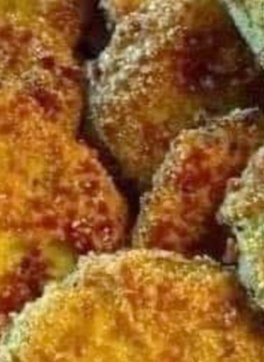 crispy southern fried green tomatoes with spicy remoulade sauce a classic southern delight