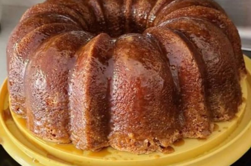 decadent almond amaretto pound cake recipe with irresistible amaretto sauce