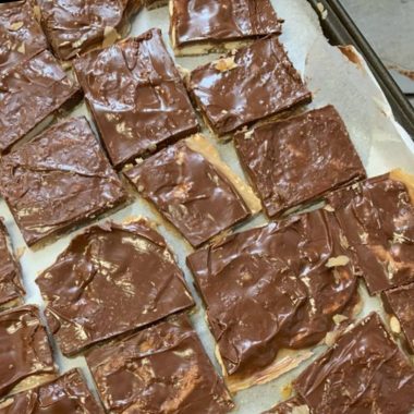 easy 4 ingredient chocolate caramel pretzel bars recipe