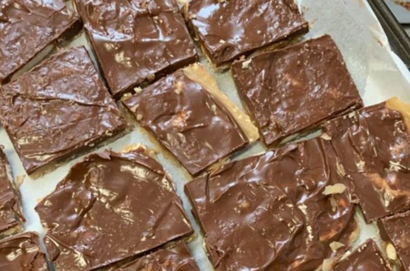 easy 4 ingredient chocolate caramel pretzel bars recipe