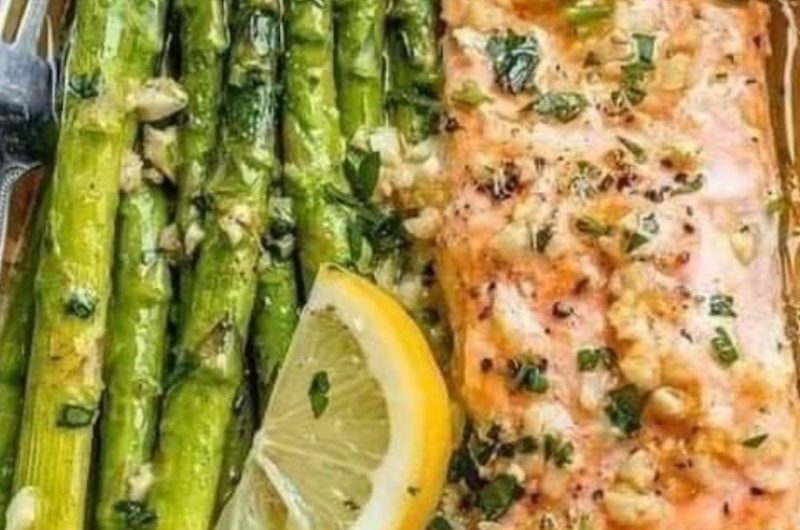 easy baked salmon with asparagus in foil garlic lemon butter sauce recipe