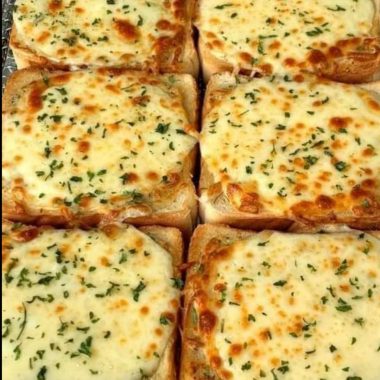 easy cheesy texas toast recipe crispy melty and irresistible