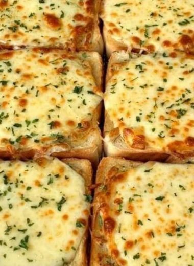 easy cheesy texas toast recipe crispy melty and irresistible