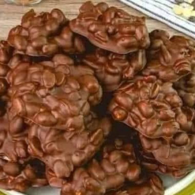 easy homemade chocolate pecan turtle clusters recipe
