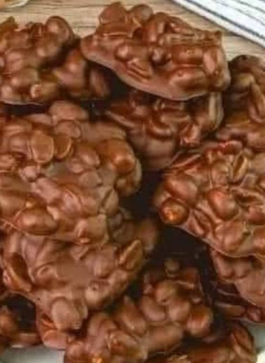 easy homemade chocolate pecan turtle clusters recipe
