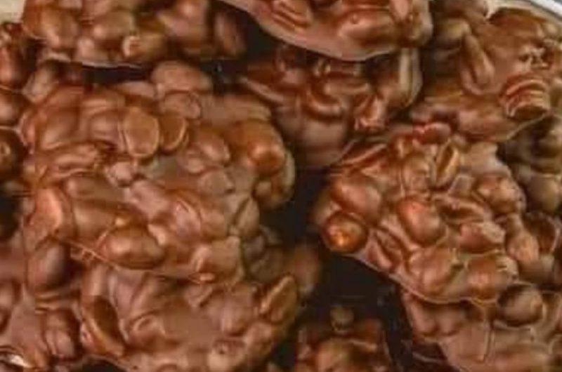 easy homemade chocolate pecan turtle clusters recipe