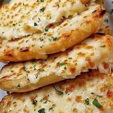 easy homemade garlic bread recipe crispy flavorful and perfect for any meal