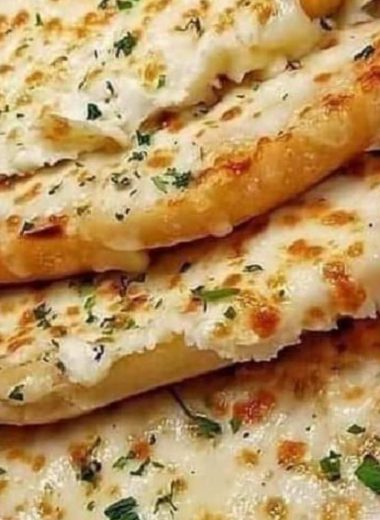easy homemade garlic bread recipe crispy flavorful and perfect for any meal