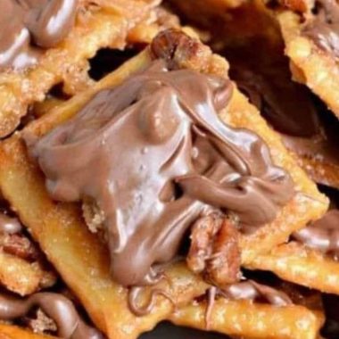 easy saltine toffee recipe crunchy sweet and irresistible