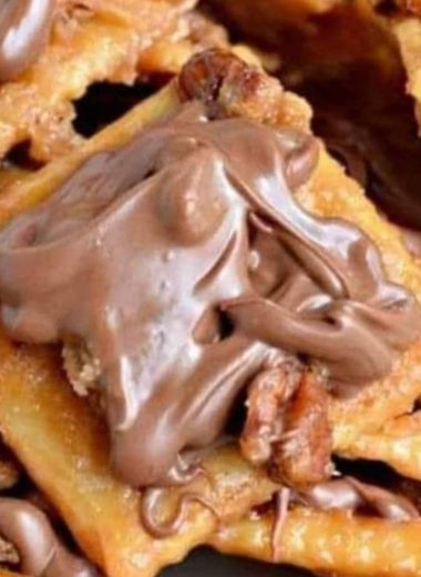 easy saltine toffee recipe crunchy sweet and irresistible