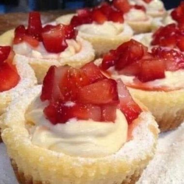 easy strawberry cheesecake bites recipe perfect for parties