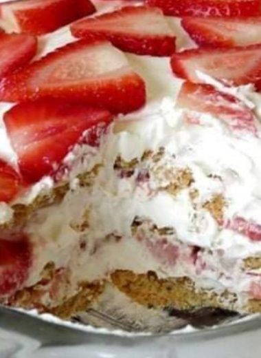 easy strawberry cream cheese icebox cake recipe no bake summer dessert delight