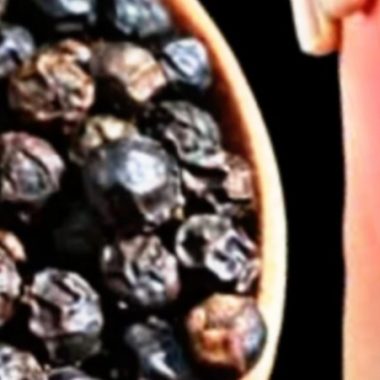 garlic and black pepper remedy natural relief for leg pain arthritis and varicose veins
