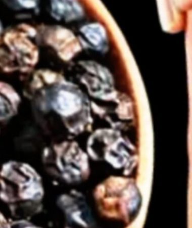 garlic and black pepper remedy natural relief for leg pain arthritis and varicose veins
