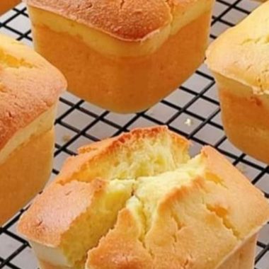 mini strawberry runny cake recipe easy delicious and perfectly warm