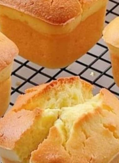 mini strawberry runny cake recipe easy delicious and perfectly warm