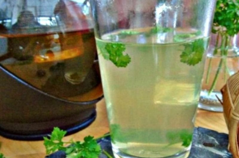 parsley tea recipe natural remedy to reduce swelling in legs ankles and feet