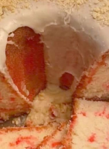 perfect strawberry crunch pound cake recipe moist buttery and irresistible