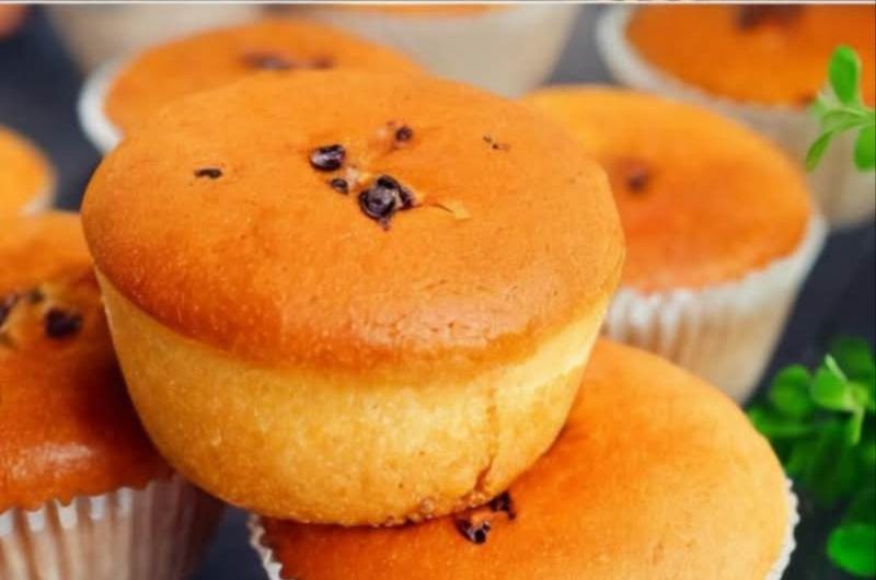perfectly fluffy vanilla cupcakes recipe easy light and irresistible