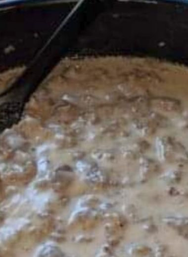 pioneer womans best sausage gravy recipe easy creamy and delicious