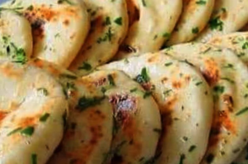 quick and easy 10 minute garlic flatbread recipe perfect for any meal