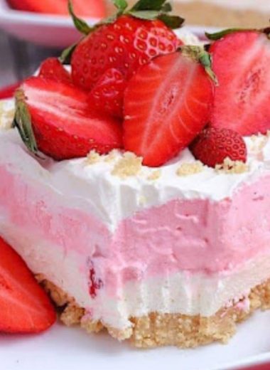 strawberry cheesecake lush easy no bake dessert recipe