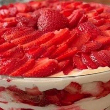 strawberry cheesecake trifle recipe easy creamy and berry loaded dessert