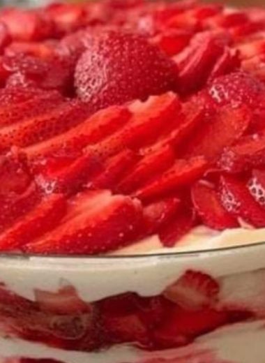 strawberry cheesecake trifle recipe easy creamy and berry loaded dessert