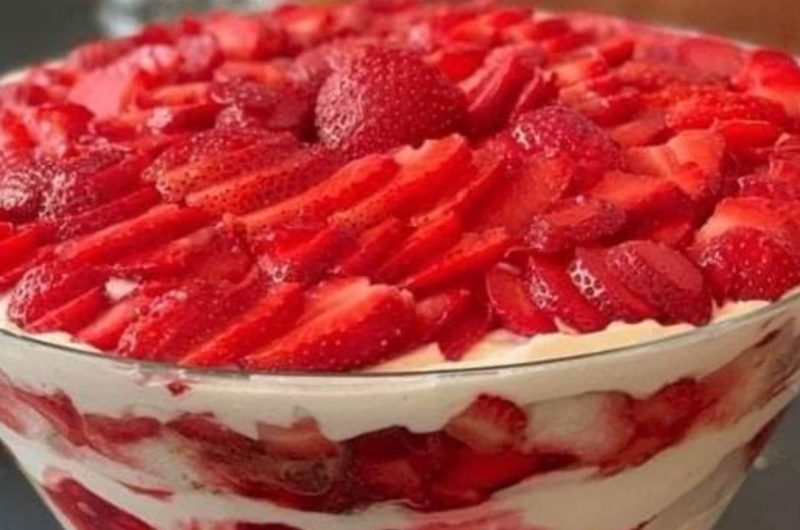 strawberry cheesecake trifle recipe easy creamy and berry loaded dessert