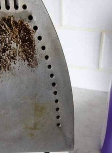 ultimate guide how to clean your iron to prevent clothes damage