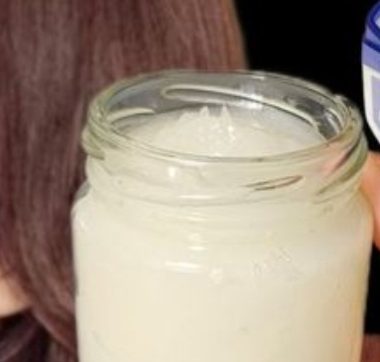 vaseline and cornstarch beauty hack diy anti aging moisturizer for glowing skin